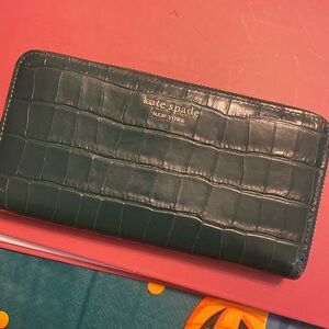Kate Spade green accordion wallet